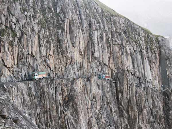 காஷ்மீரின் லே பகுதிக்கு மோட்டார்சைக்கிள்களில் செல்ல திட்டமா?