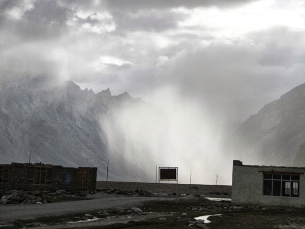 காஷ்மீரின் லே பகுதிக்கு மோட்டார்சைக்கிள்களில் செல்ல திட்டமா?