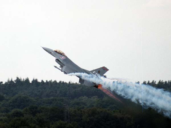 மேட் இன் இந்தியா போர் விமானம் தயாரிக்கும் அமெரிக்க நிறுவனம்..!! மேட் இன் இந்தியா போர் விமானம் தயாரிக்கும் அமெரிக்க நிறுவனம்..!!