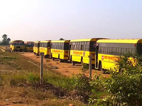 பேருந்தில் ஏறும் போது