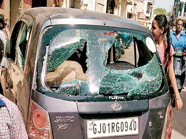 கார் சாவி கொடுத்த தந்தைக்கு அதிர்ச்சியளித்த சிறுவன்..!!