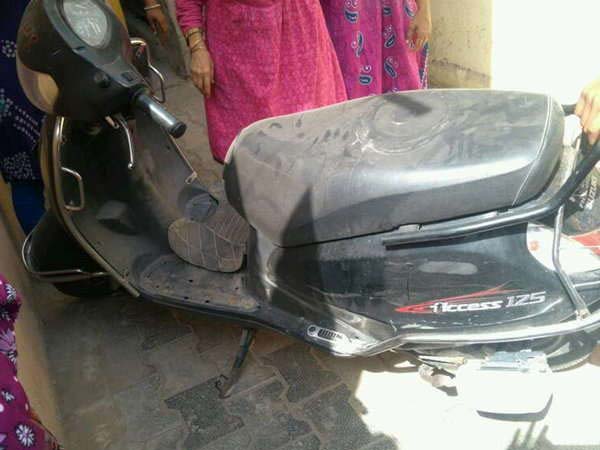 கார் சாவி கொடுத்த தந்தைக்கு அதிர்ச்சியளித்த சிறுவன்..!!