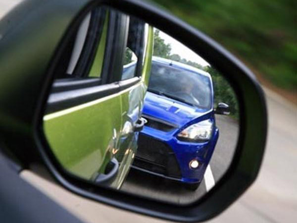 3. டெயில்கேட்டிங் ( Tailgating)