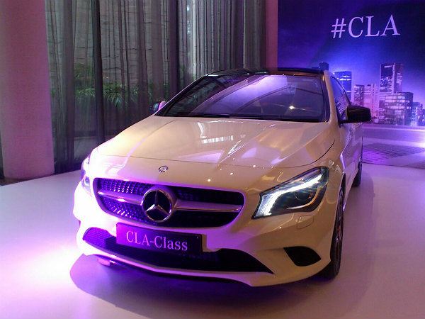 வாடிக்கையாளரை திக்குமுக்காட வைத்து பாராட்டை பெற்ற மெர்சிடிஸ் நிறுவனம்..!!