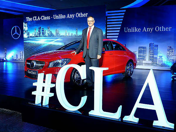 வாடிக்கையாளரை திக்குமுக்காட வைத்து பாராட்டை பெற்ற மெர்சிடிஸ் நிறுவனம்..!!