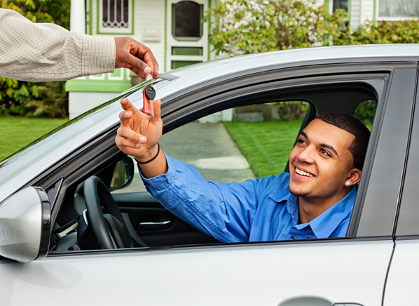 இரவல் வாங்கிய காருடன் தலைமறைவான பக்கத்து வீட்டுக்காரர்..!!