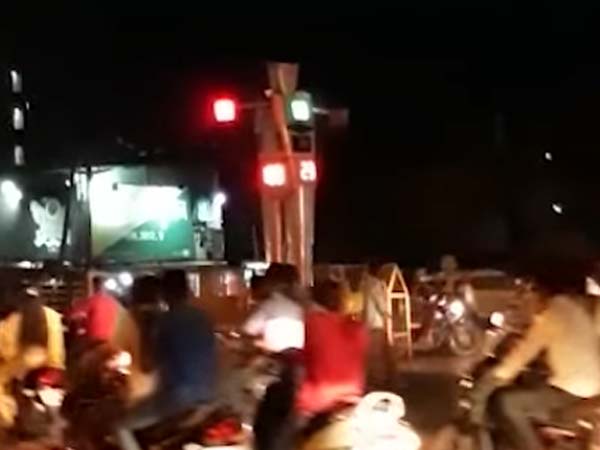 இந்தியாவின் முதல் டிராஃபிக் போலீஸ் ரோபோ..!!