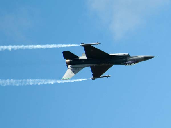  மார்க்கெட் இழந்த லாக்ஹீட் எஃப்-16 போர் விமானங்கள் இந்தியா தலையில் கட்டப்படுகிறதா?