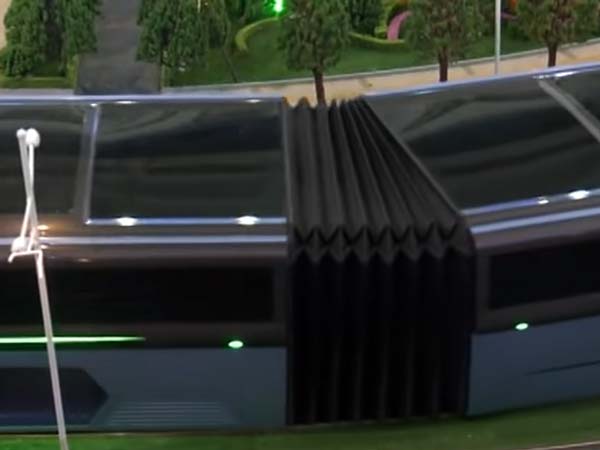 மண்ணைக் கவ்விய சீனவின் ‘டிராம் பஸ்’ போக்குவரத்து..!!