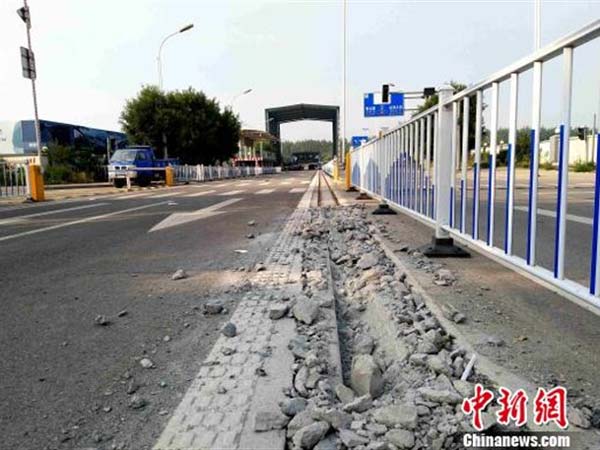 மண்ணைக் கவ்விய சீனவின் ‘டிராம் பஸ்’ போக்குவரத்து..!!