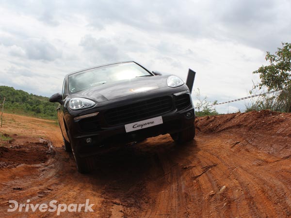 அராய் முடிவால் தடாலடியாக குறைந்த கார்களின் கிரவுண்ட் கிளியரன்ஸ் அளவு! அராய் முடிவால் தடாலடியாக குறைந்த கார்களின் கிரவுண்ட் கிளியரன்ஸ் அளவு!