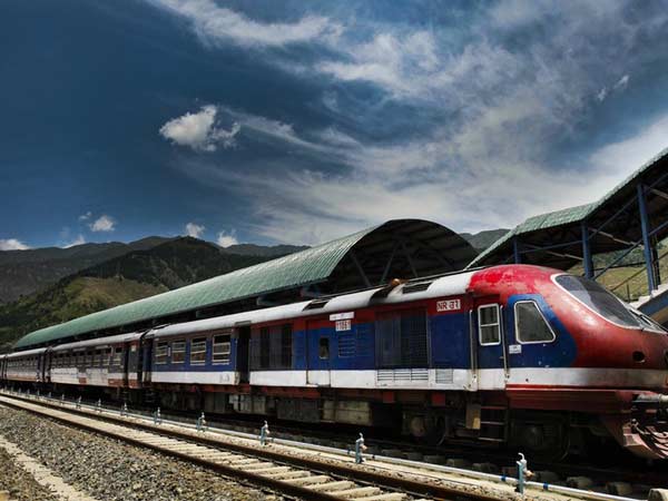 உலகின் மிக உயரமான ரயில் பாதையை அமைக்கிறது இந்தியா..!!