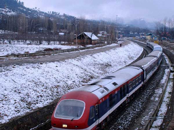 உலகின் மிக உயரமான ரயில் பாதையை அமைக்கிறது இந்தியா..!!