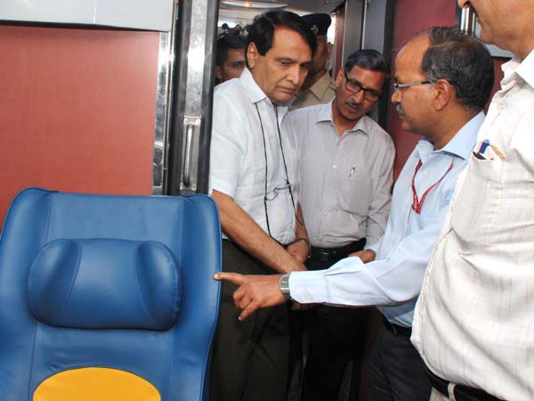 தேஜஸ் ரயிலை பின்பற்றி நவீனமயமாகும் ராஜ்தானி & சதாப்தி..!!