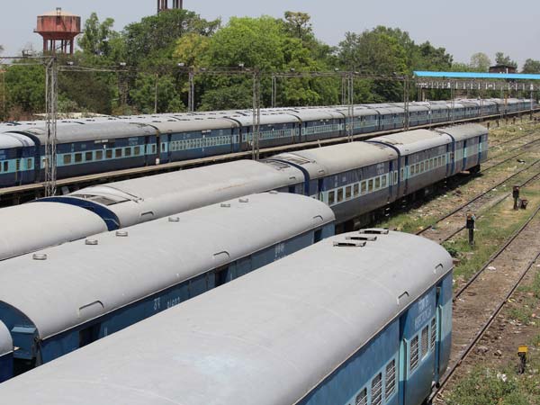 தேஜஸ் ரயிலை பின்பற்றி நவீனமயமாகும் ராஜ்தானி & சதாப்தி..!!