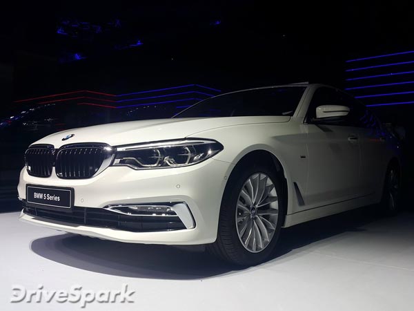 புதிய 2017 பிஎம்டபிள்யூ 5 சீரீஸ் கார் விற்பனைக்கு அறிமுகம்..!!