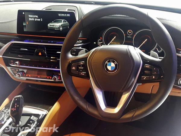 புதிய 2017 பிஎம்டபிள்யூ 5 சீரீஸ் கார் விற்பனைக்கு அறிமுகம்..!!