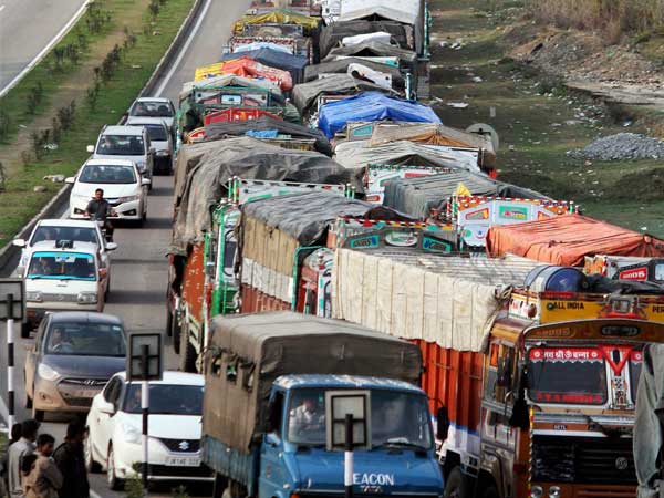 இந்தியாவில் சோதனை சாவடிகள் அகற்றும் பணி தீவரம்..!!