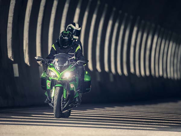 கவஸாகி நின்ஜா 1000 பைக் இந்தியாவில் வெளியானது..!