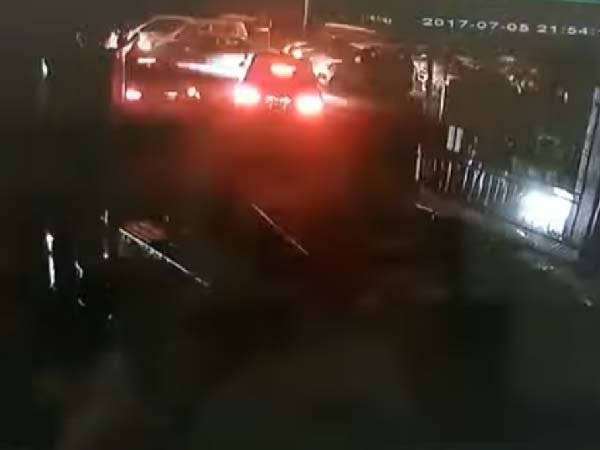 ராணுவ அதிகாரி வீட்டில் ஆடம்பர காரை திருட முயன்ற திருடன்..!!