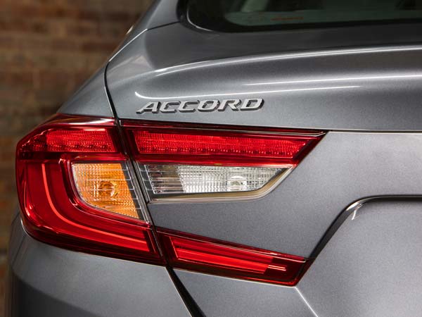 ஆச்சர்யப்படுத்தும் 2018 ஹோண்டா அக்கார்டு கார்..!!