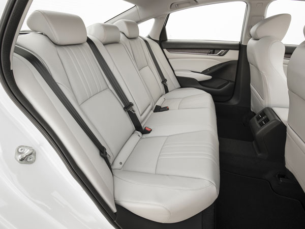 ஆச்சர்யப்படுத்தும் 2018 ஹோண்டா அக்கார்டு கார்..!!