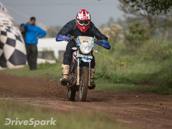 அடாத மழையிலும் விடாது நடக்கும் மாருதி தக்ஷின் டேர் ராலி பந்தயம்!