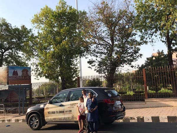 மும்பையில் இருந்து லண்டனுக்கு காரில் சென்ற தம்பதி..!