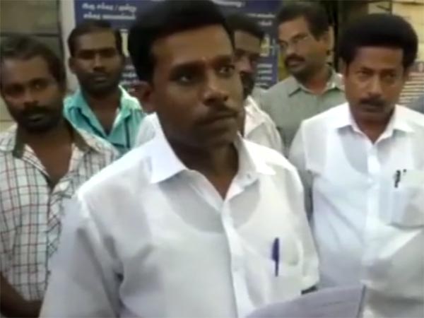 ஸ்கூட்டரை பதிவு லஞ்சம் தர மறுத்த உரிமையாளர்..!!