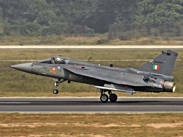  ஆளில்லாமல் இயங்கும் தேஜஸ் போர் விமானம்: சிறப்புத் தகவல்கள்!