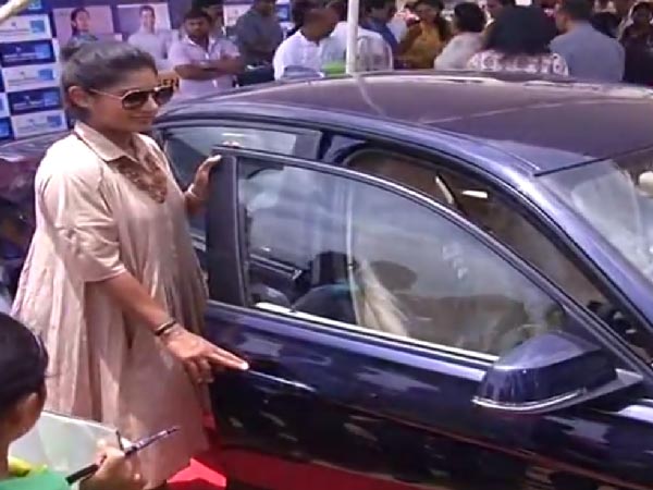 பிஎம்டபிள்யூ காரை பரிசாக பெற்ற மிதாலி ராஜ்!