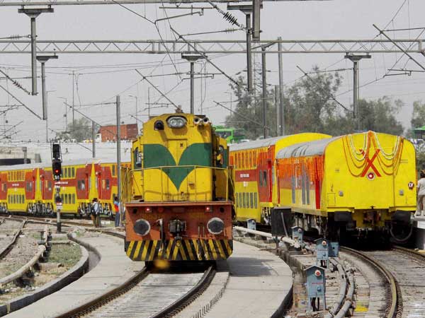 ரயில் பயணங்களில் படம் பார்க்க புதிய வசதி விரைவில்..!!