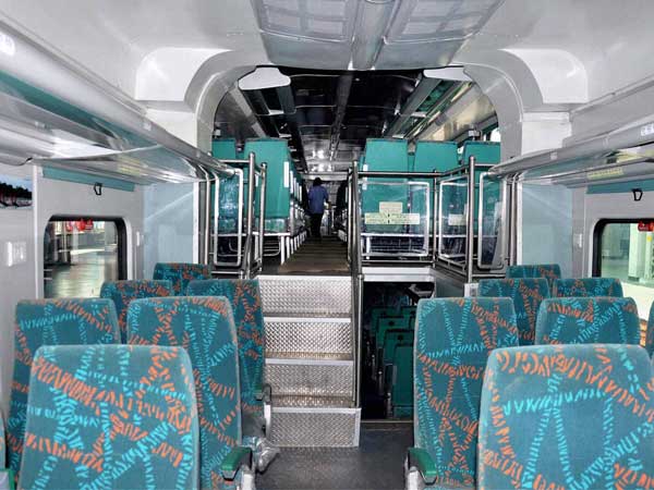 ரயில் பயணங்களில் படம் பார்க்க புதிய வசதி விரைவில்..!!