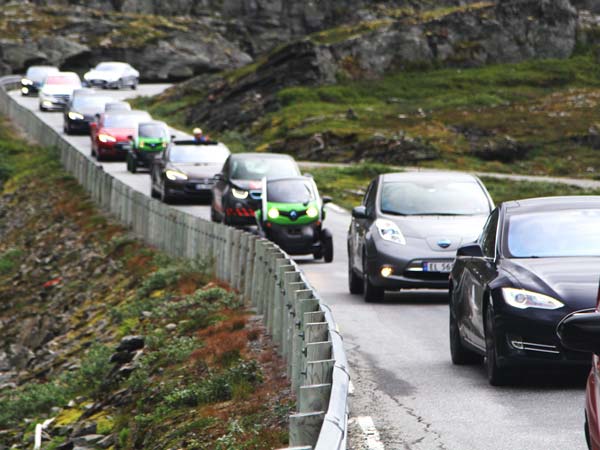 ஹைஃபிரிட் கார் உற்பத்தியில் இருந்து வெளியேறிய நிறுவனம்..!!