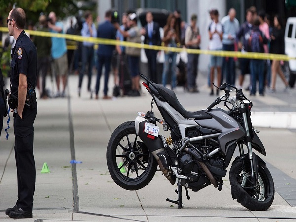 ஹெல்மெட் இல்லாமல் நடித்த ஸ்டண்ட் கலைஞர் விபத்தில் மரணம்..!!