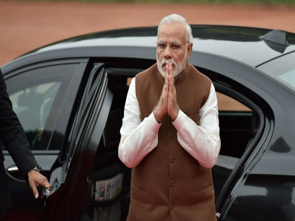 ரேஞ்ச் ரோவர் எஸ்.யூ.வி காருக்கு மாறிய பிரதமர் மோடி..!!