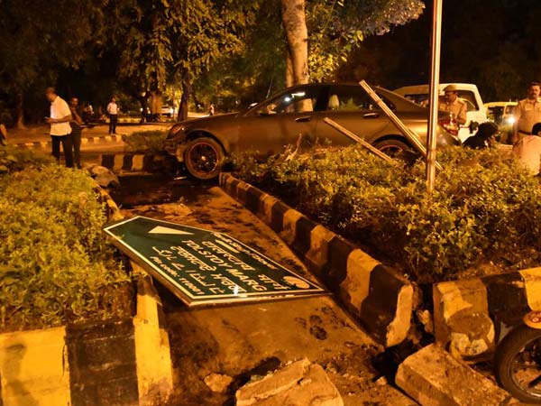 இரவு நேரம் அதிகரிக்கும் சாலை விபத்துகளால் கலக்கத்தில் டெல்லி..!! 