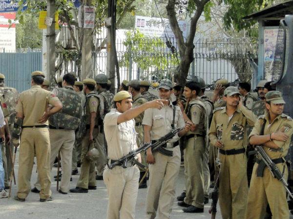 பெண் காவலர்களுக்கு ஹீரோ வழங்கிய பிரத்யேக பரிசு..!!