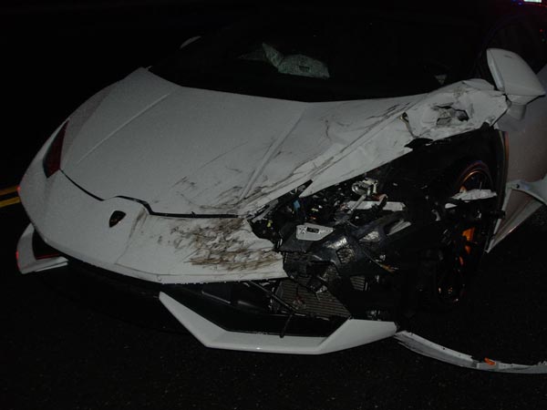 லம்போர்கினி ஹுரகேன் காரை அப்பளமாக்கிய மதுபோதை இளைஞர்..!!