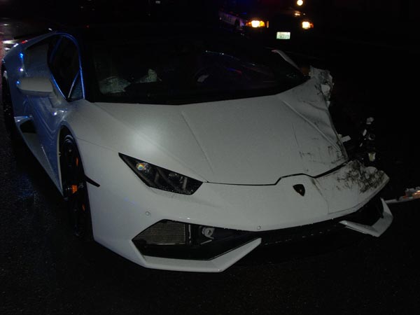 லம்போர்கினி ஹுரகேன் காரை அப்பளமாக்கிய மதுபோதை இளைஞர்..!!