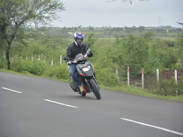 விரைவில் வெளியாகும் புதிய அப்ரிலியா எஸ்.ஆர். 150 ஸ்கூட்டர்..!!