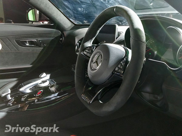 மெர்சிடிஸ் பென்ஸ் ஜிடி ரோட்ஸ்டெர் ஸ்போர்ட்ஸ் கார் இந்தியாவில் அறிமுகமானது!