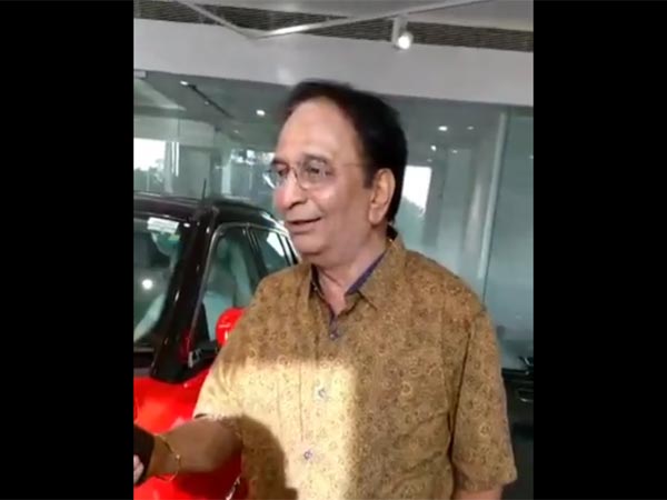 தந்தைக்கு ஜீப் காம்பஸ் காரை பரிசளித்த இளம் கிரிக்கெட் வீரர்!