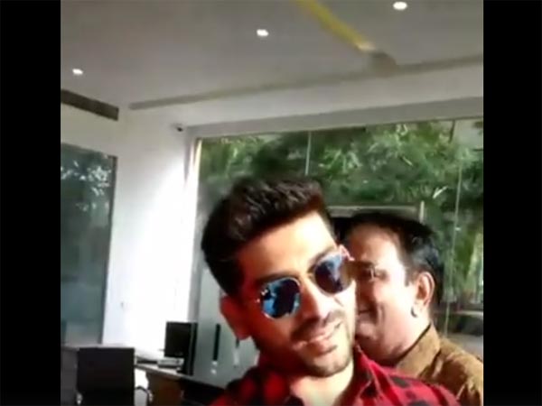 தந்தைக்கு ஜீப் காம்பஸ் காரை பரிசளித்த இளம் கிரிக்கெட் வீரர்!