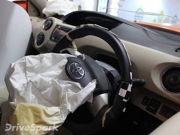 டொயோட்டா எட்டியோஸ் கார்களின் பாதுகாப்பை உணர்த்திய சிறப்பு நிகழ்ச்சி! டொயோட்டா எட்டியோஸ் கார்களின் பாதுகாப்பை உணர்த்திய சிறப்பு நிகழ்ச்சி!