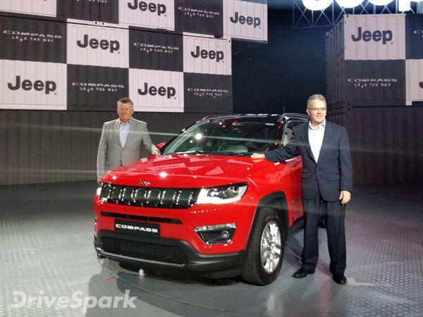 தன்னை சிதைத்து ஓட்டுநரை காப்பாற்றிய ஜீப் காம்பஸ் கார்..!!