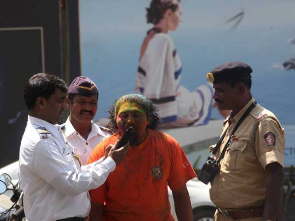 அசல் ஓட்டுனர் உரிமம் கையில் இல்லாவிட்டால் 3 மாதம் சிறை!