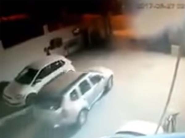  டீலரில் சர்வீஸுக்கு வந்த 4 டஸ்ட்டர் கார்கள் திருட்டு!