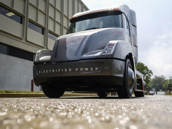 புதிய மின்சார டிரக் மாடலை வெளியிட்ட கம்மின்ஸ் நிறுவனம்!