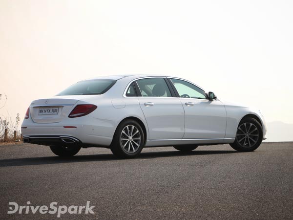 மெர்சிடிஸ் பிரபல மாடல் காரை இடைநீக்கம் செய்த ஜெர்மனி..!!